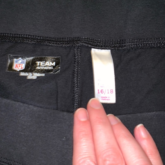 Green Bay Packer Capri Leggings - Picture 5 of 5